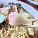 中華そば 初代 梵天丸 - ナルトがゴロッと入ってます