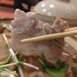 居酒屋 伝七 - きのこ鍋の豚肉