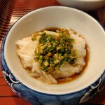 居酒屋 伝七 - とろろに行者にんにくを添えて