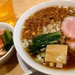 メンドコロ 天鳳 - 濃厚玉ネギ醤油らーめん(980円)、レアチャーシュー丼(400円)。