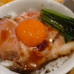 メンドコロ 天鳳 - レアチャーシュー丼(400円)。