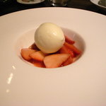 カメレオン - いちごのマリネとヨーグルトのジェラート