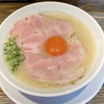 ちゃんす軒 - ラーメン卵黄のせ（990円）