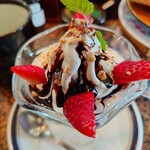 回転すし北海道 - イチゴパフェ