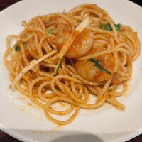 Oysterbar&Wine BELON 渋谷店 - 小海老と水菜のアラビアータを取り皿に取り分けました♪