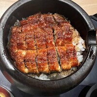 まるや本店 東京ミッドタウン店 - 綺麗に並んでいて鰻も美味しい