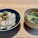 八ヶ岳 えさき - 福井 のど黒の炊き込みご飯、小松菜入り自家製味噌汁
