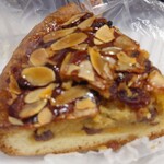 パン家のどん助 - ラムレーズンとナッツのタルト259円