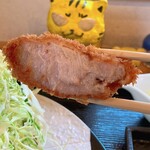 とんかつ たこつぼ - こっちは、脂身もしっかり！にゅ〜〜ん！