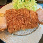 とんかつ たこつぼ - 秘技！半蔵返し　※かなりの肉厚です