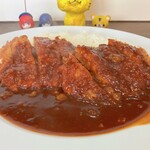 洋食とステーキ 健 - ポークカツが、2枚も乗っています　※ただし、肉はかなり固いです