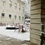 丸山珈琲 - 自席から、外の風景(雪が積もってきました)