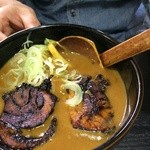 氷見うどん・手打ちそば 深味 - 炙り焼き豚が入ったカレーうどん！