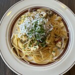 IL PLANETARIO - ⚫︎シラスとキノコ、ミニトマトのピリ辛
      　【ペペロンチーノ】