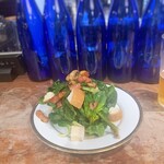 ブラッスリー 航 - ちぢみほうれん草のベーコンマッシュルームオイルサラダ