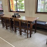 長生うどん - ４人テーブル席が６卓　　　　　　　　　　　　　　４人小上がり座敷席も２あります