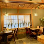 エンボカ - 和テイストを上手くアレンジされた店内