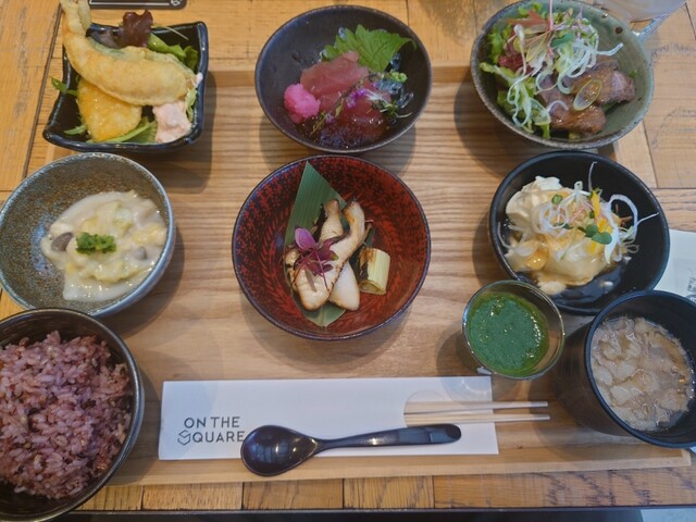 ON THE SQUARE photo 3