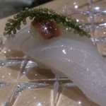 たつみ寿司 - すずき アンチョビと海ぶどうのせ