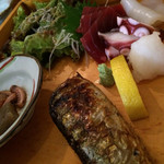 遊魚 和田丸 - 秋刀魚の塩焼き刺身定食900円