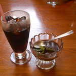 Kyoudofuumi Gyoraitei - 甘味：ふんわりショコラ。選べる飲み物付き、夫と私はアイスコーヒー、義母ジンジャーエール、義叔母ウーロン茶