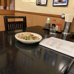 三松会館 - テーブル