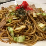 小桜 - 焼きそば。個人的に味は悪くないですが、特に特記する点はないかな。具材は豚肉、キャベツ、刻み海苔、紅生姜、鰹節。