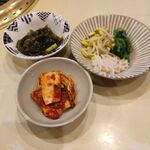 関内苑 - 上カルビ定食(つけあわせ)