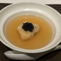 中国飯店 富麗華 - 下関産とらふぐの白子の煎り焼きキャビアのせ上湯ソース
