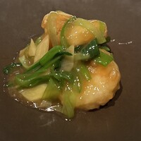 中国飯店 富麗華 - 大海老と九条葱のジンジャーソース炒め