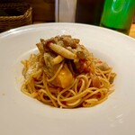Trattoria L'astro - 鶏もも肉と木ノ子のトマト煮込みソース　スパゲッティ