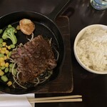 近江牛ステーキとがぶ飲みワイン ニクバルモダンミール - 黒毛和牛のステーキ