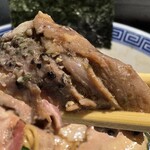拉麺 生姜と肉 - 特製いろいろ部位チャーシュー