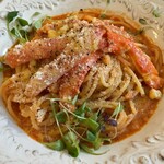 Cafe&Bar Wish - パスタの上には脚肉がドーンとのっています