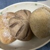 春パン屋 - 丸パン、くるみパン、イチジクパン