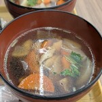 こめらく 海鮮茶漬けとおむすびと - けんちん汁