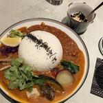 食堂ひろき - バターチキンカレーとヤゲン軟骨キーマカレーのあいがけ