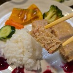 キッチン ブルー グローブ - 横からはチーズは見えない