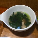 キッチン ブルー グローブ - わかめスープのアップ