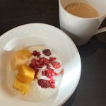 ホテルインターゲート大阪 梅田 インターゲートラウンジ - ヨーグルトとコーヒー