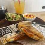 COLORS coffee house - 