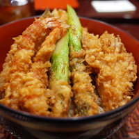 てんぷら銀座天亭 - 天丼 2,700円（税込） 赤出汁と漬物付き