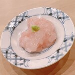 鮨 しゅん輔 - 甘海老のタタキ。塩〆して煎り酒と和えました