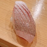 鮨 しゅん輔 - この春子鯛は完璧。脱水と塩入れ、煎り酒の旨味を堪能しました