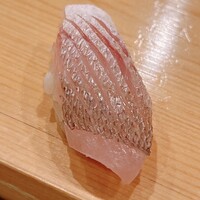 鮨 しゅん輔 阿佐ヶ谷 - この春子鯛は完璧。脱水と塩入れ、煎り酒の旨味を堪能しました