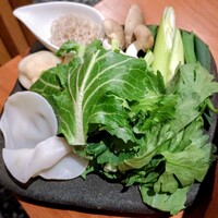 すき焼きと牛まぶし ももしき - すき焼きの野菜たち
