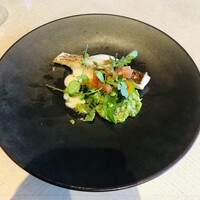 TEIEN Restaurant comodo - 真鯛の香草オーブン焼き
                    ブロッコリーのジェノベーゼとフレッシュトマトソース