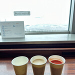 スーパーラウンジ - トマトジュースと牛乳とコーヒー