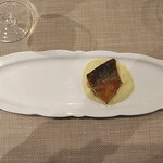 アル・ケッチァーノ  - 鯖のじゃがいもソース　じゃがいもの甘さが鯖の脂を引き立てており、酢で締めるとか、ただ焼くよりも数段格上の味に。こういう食べ方があったのかとただただ脱帽。