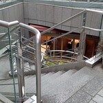 メゾン ポール・ボキューズ - 店舗入口に続く階段